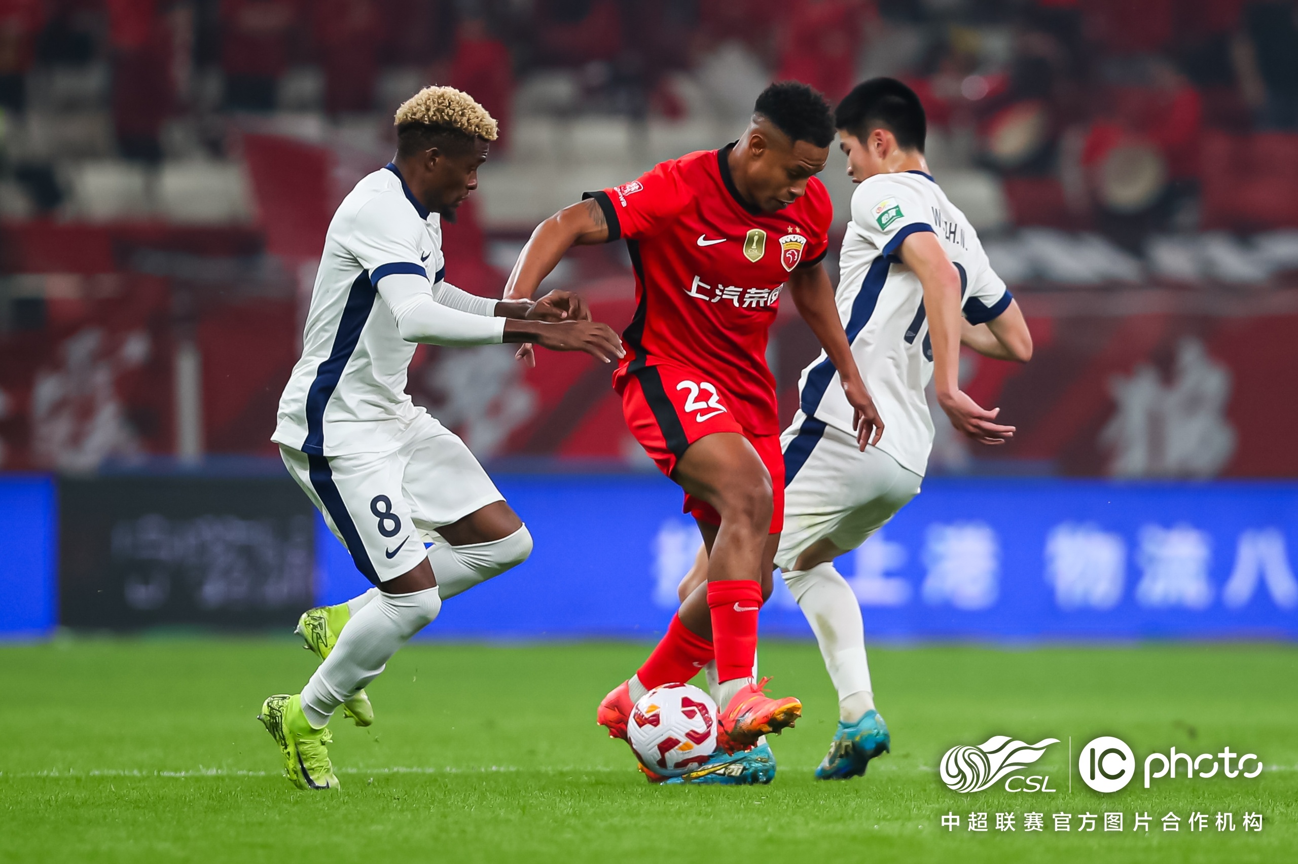 关于今晨浙江队备战葡超，防线松动细节曝光，气氛紧张，轮换策略成焦点的信息