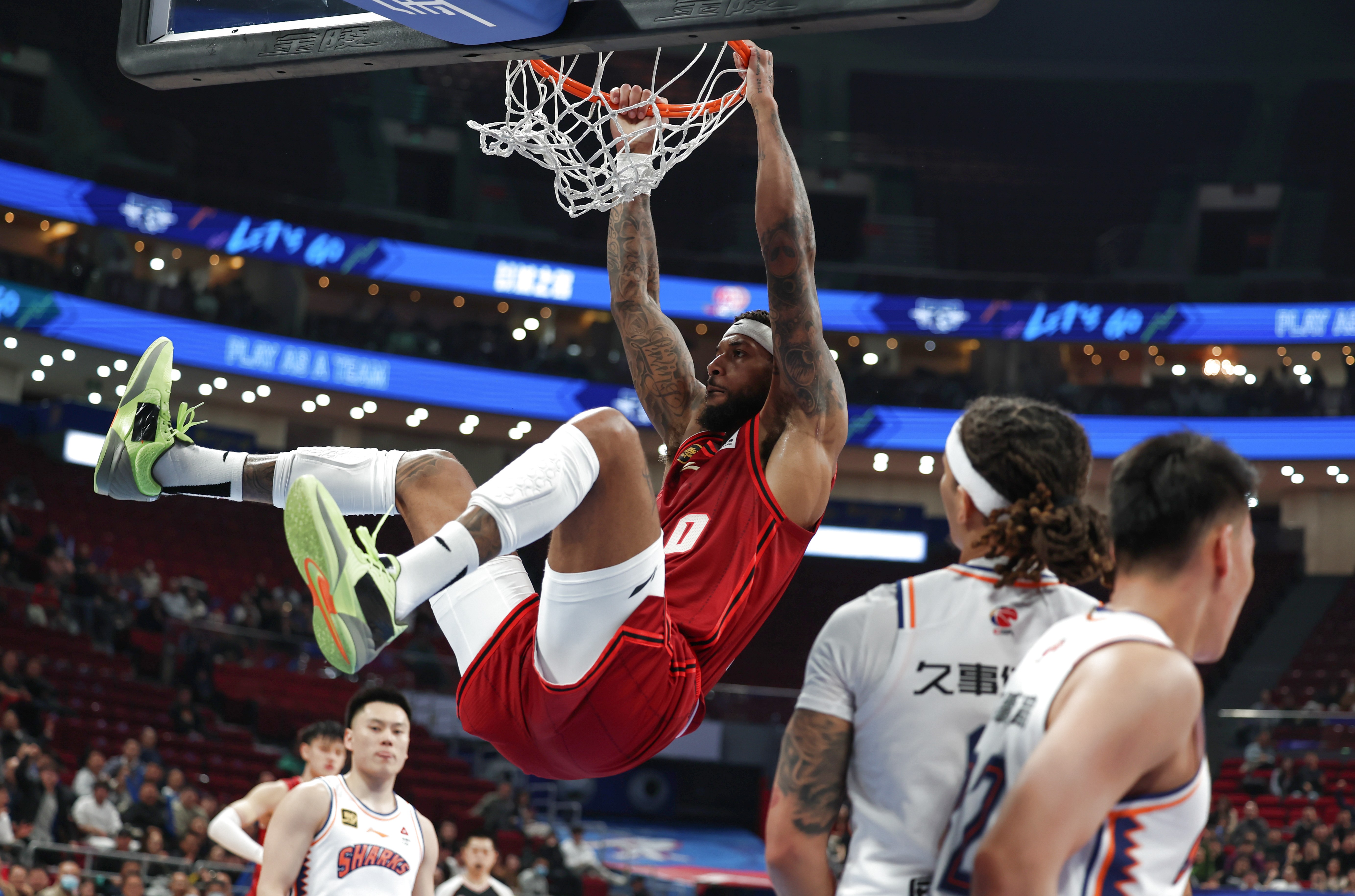 包含赛前布莱顿绝杀压哨：CBA季后赛节点到来，媒体盛赞，细节决定成败的词条