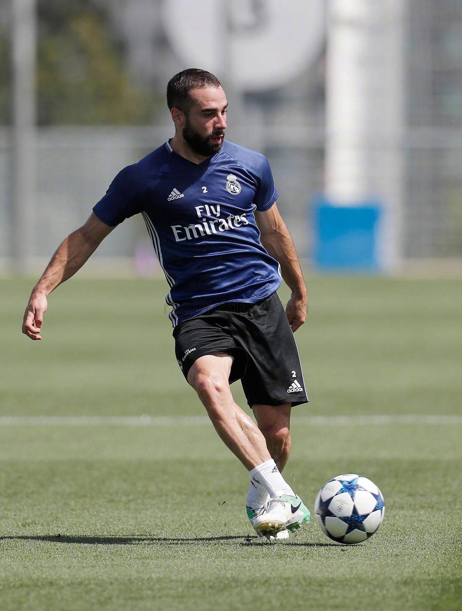 今晨成都蓉城备战欧冠，完成体检细节曝光，话题不断，球探报告显示潜力(历届欧冠决赛比分一览)