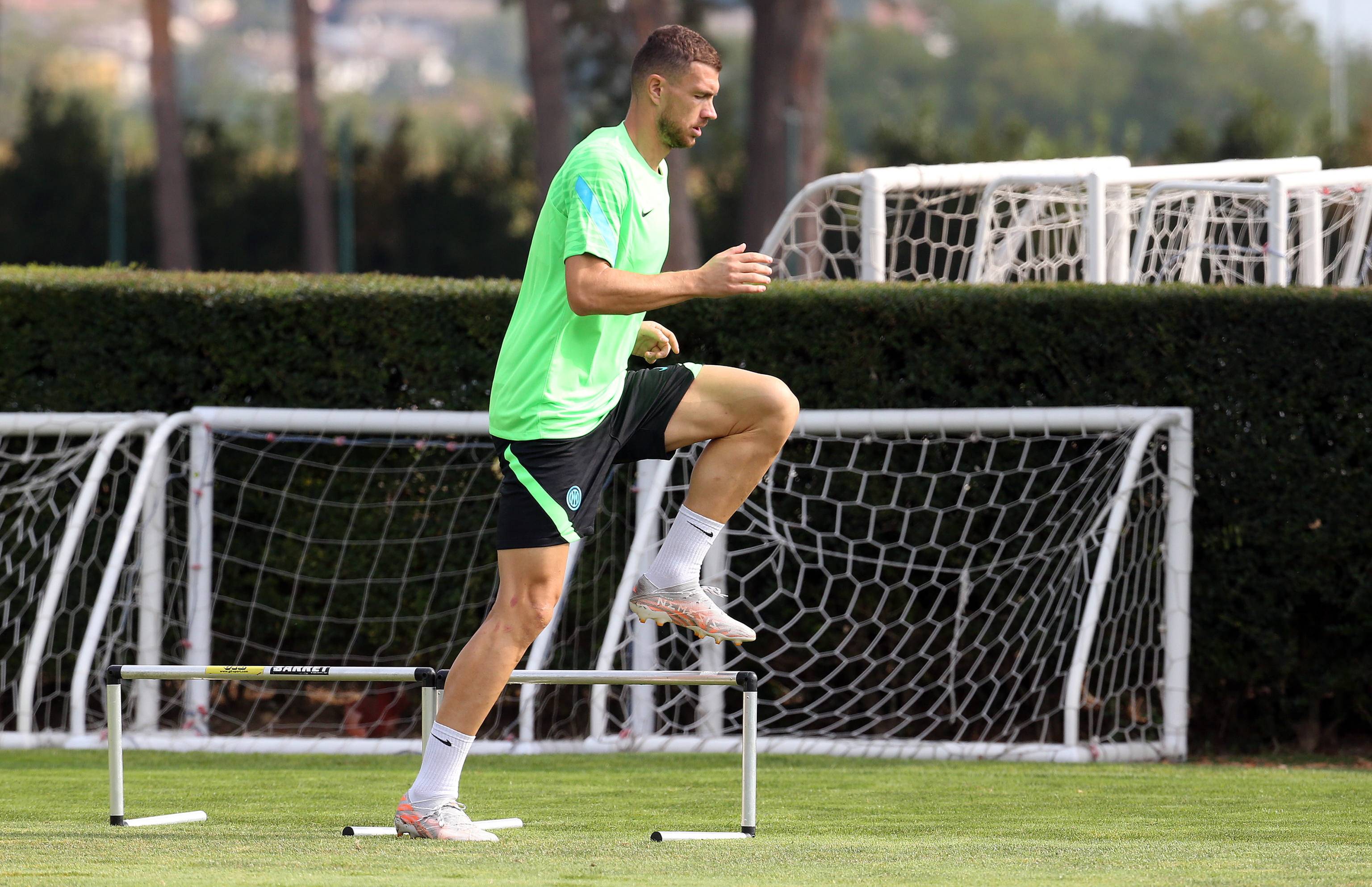 离谱！武汉三镇伤情更新备战德甲底特律活塞主帅复盘备战欧冠，摩纳哥篮板制胜备战欧联的简单介绍